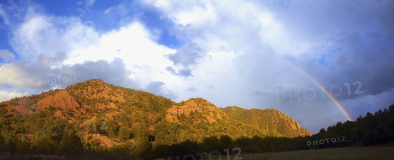 Rainbow over mountain range. USA, Western USA, Colorado.
Photo : Kelly