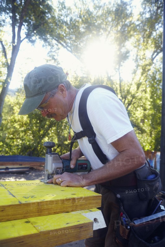 Construction worker working on construction site. USA, Colorado.
Photo : Kelly