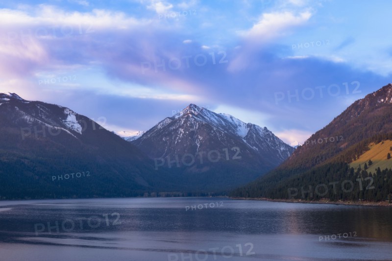 View to Willowa Lake. USA, Oregon.
Photo : Gary Weathers