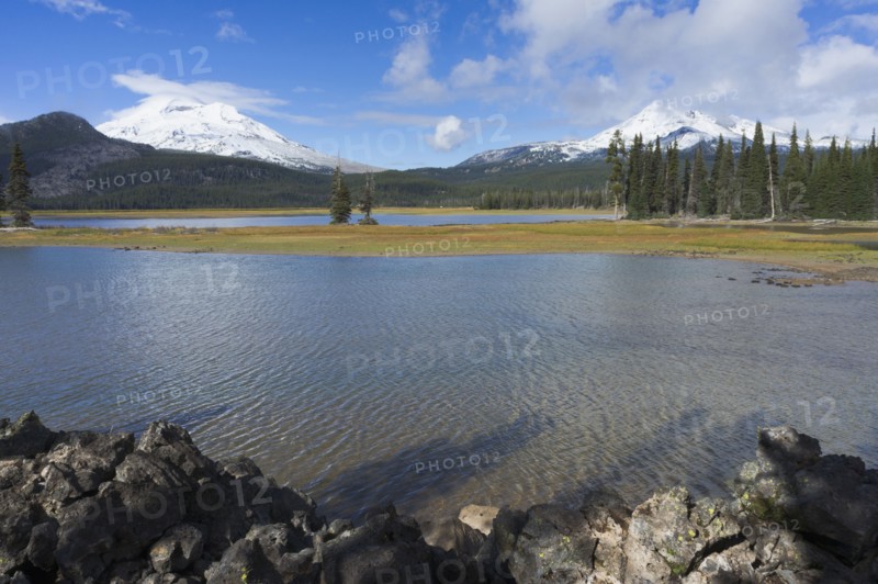 View to Sparks Lake. USA, Oregon, Sparks Lake.
Photo : Gary Weathers