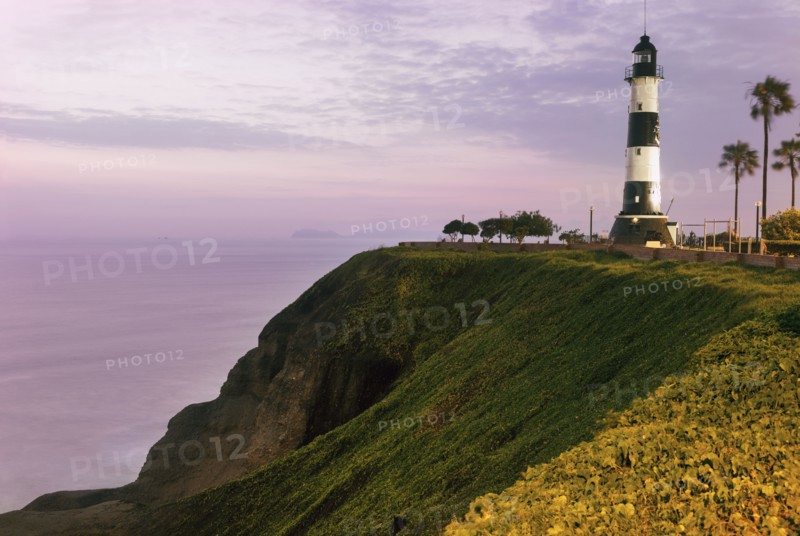 Miraflores, Lighthouse at sunset. Peru, Lima, Miraflores.
Photo : Henryk Sadura