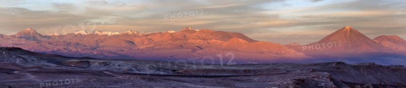 View to Valle de la Luna at sunrise. Chile, Antofagasta Region, Atacama Desert, Valle de la Luna.
Photo : Henryk Sadura