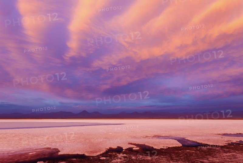 View to Laguna Tebinquiche at sunrise. Chile, Antofagasta Region, Atacama Desert, Laguna Tebinquiche.
Photo : Henryk Sadura