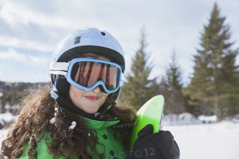 Portrait of girl skiing. USA, Montana, Whitefish.
Photo : Noah Clayton