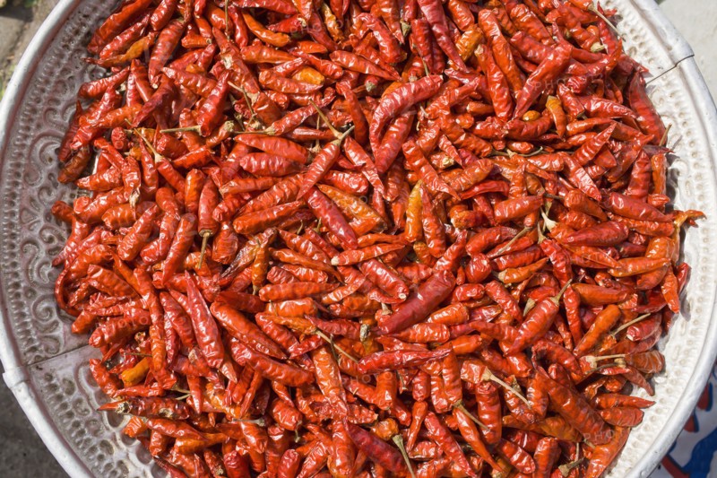 Chili peppers in bowl.
Photo : Noah Clayton