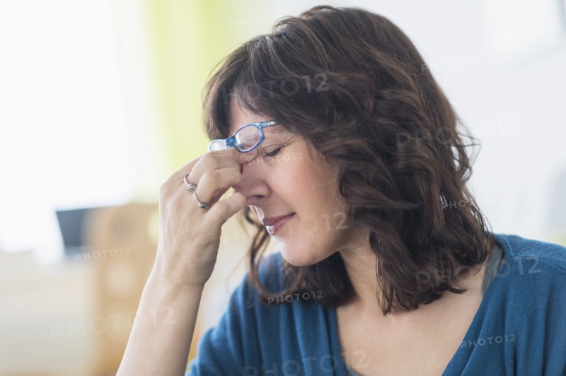 Woman having headache.