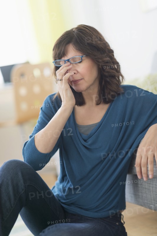 Woman having headache.