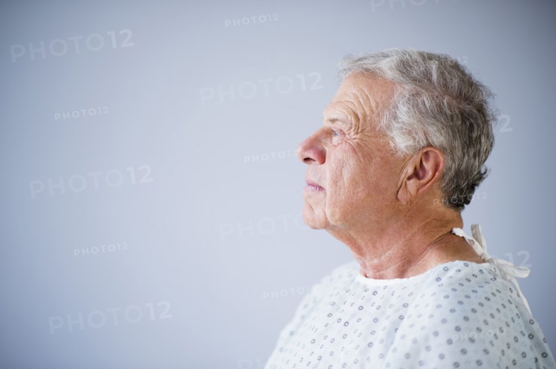 Side view of senior patient.
Photo : Jamie Grill