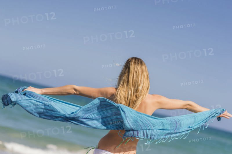 Young woman on beach. Jupiter, Florida, USA.
Photo : Daniel Grill