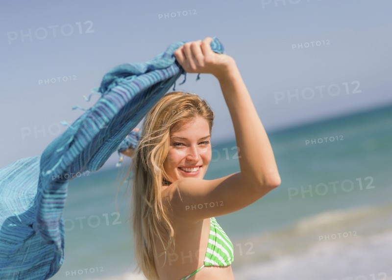Young woman on beach. Jupiter, Florida, USA.
Photo : Daniel Grill