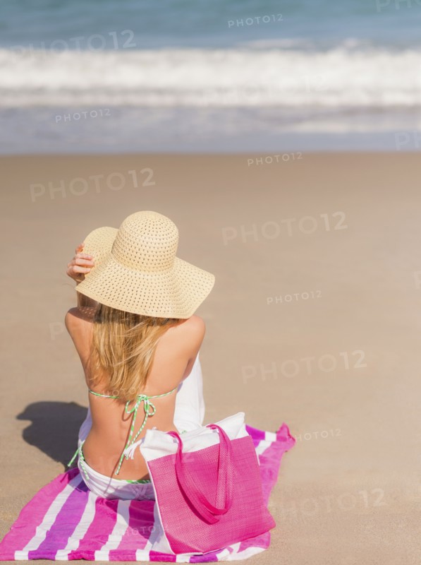 Young woman on beach. Jupiter, Florida, USA.
Photo : Daniel Grill