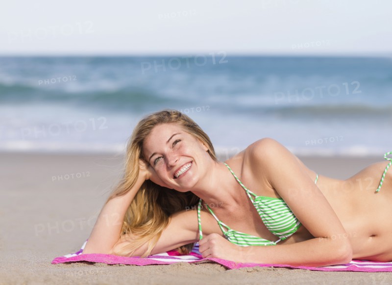Young woman on beach. Jupiter, Florida, USA.
Photo : Daniel Grill