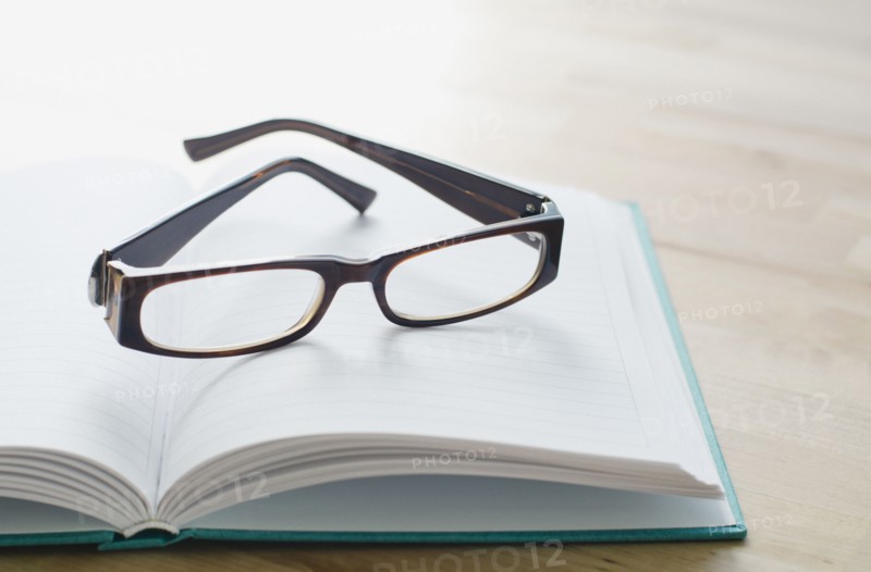Studio shot of spectacles on book.
Photo : Kristin Lee