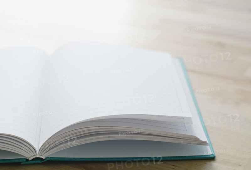 Studio shot of open book.
Photo : Kristin Lee