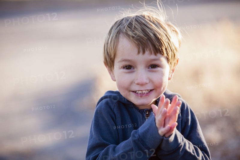 Portrait of smiling boy (4-5). .
Photo : Maisie Paterson