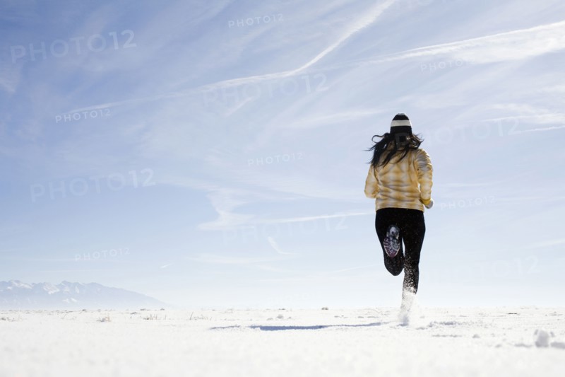 Woman running on snow. Colorado, USA.
Photo : Maisie Paterson
