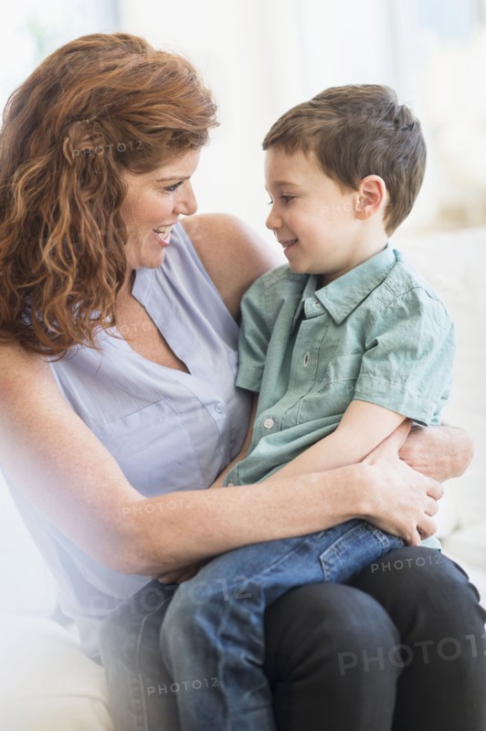 Mother and son (6-7).
