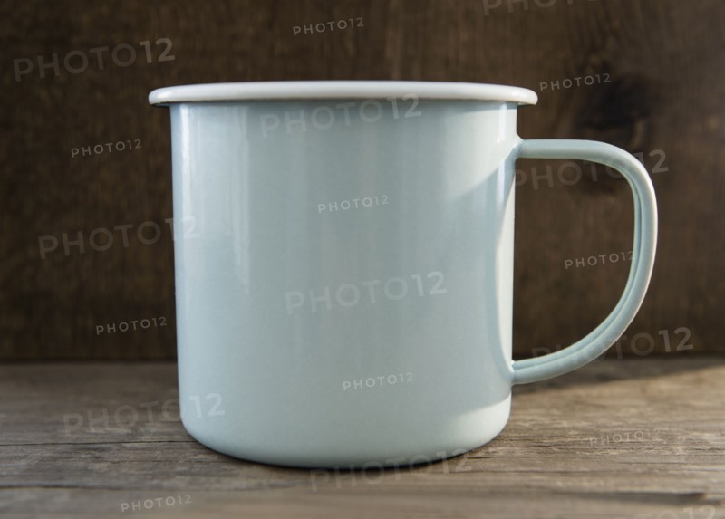 Studio Shot of metal mug.
Photo : Jamie Grill