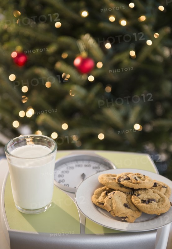 Studio Shot of cookies and milk on bathroom scale.
Photo : Jamie Grill