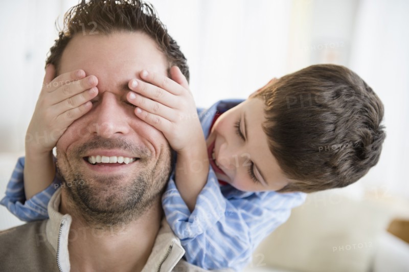 Son (8-9) covering father's eyes.
Photo : Jamie Grill
