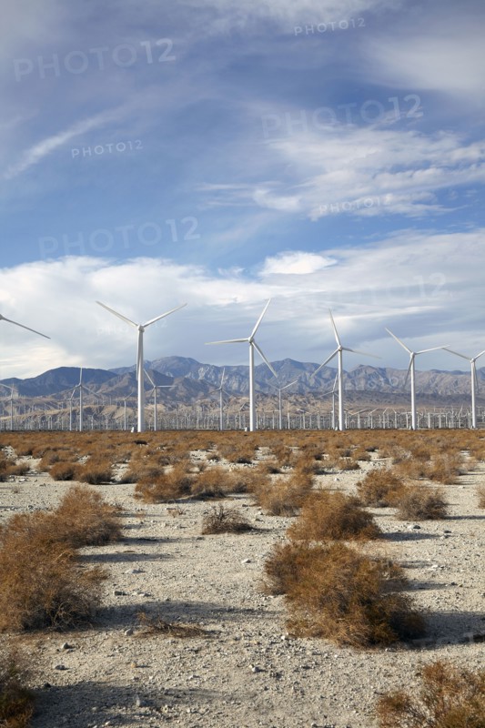 Landscape with wind turbines.
Photo :  Winslow Productions