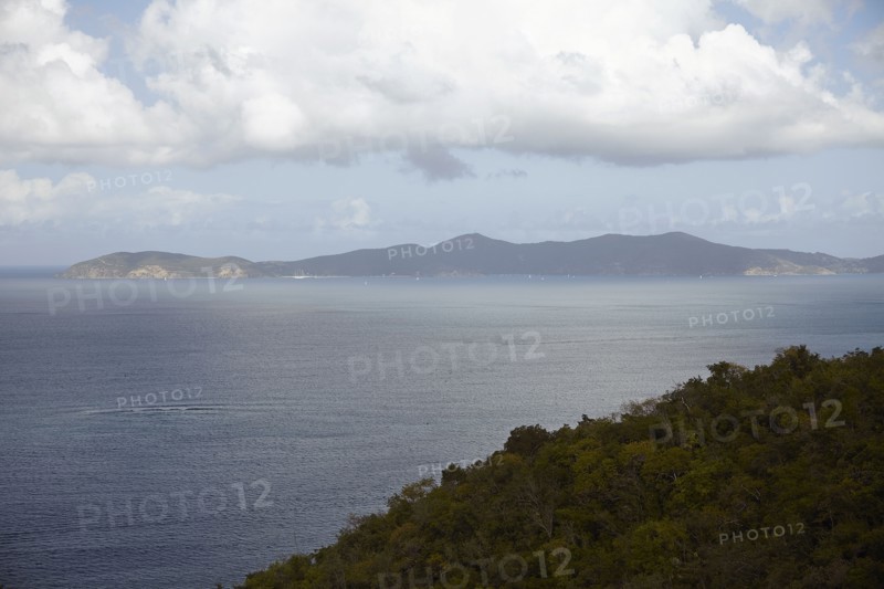 Scenic view with sea and mountains.
Photo :  Winslow Productions