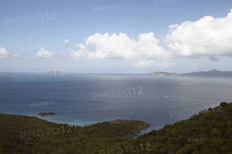 Scenic view with sea and mountains.
Photo :  Winslow Productions