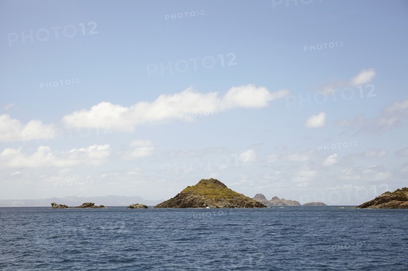 Scenic view of islands and sea.
Photo :  Winslow Productions