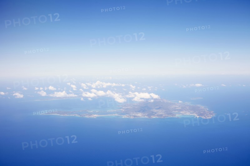 Aerial view of island.
Photo :  Winslow Productions