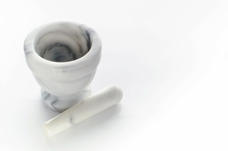 Studio shot of mortar and pestle.
Photo : Tetra Images