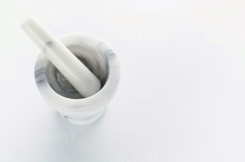Studio shot of mortar and pestle.
Photo : Tetra Images