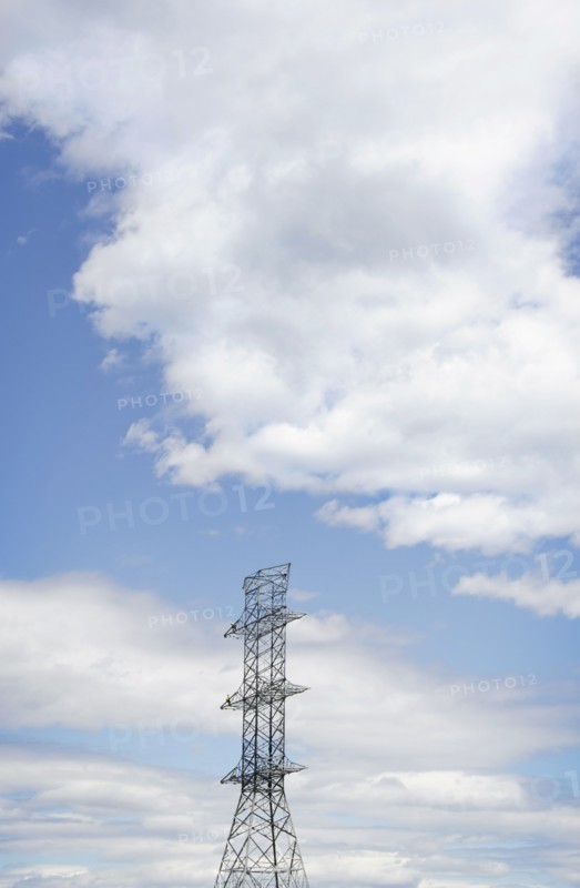 View of electricity pylon.
Photo : Tetra Images