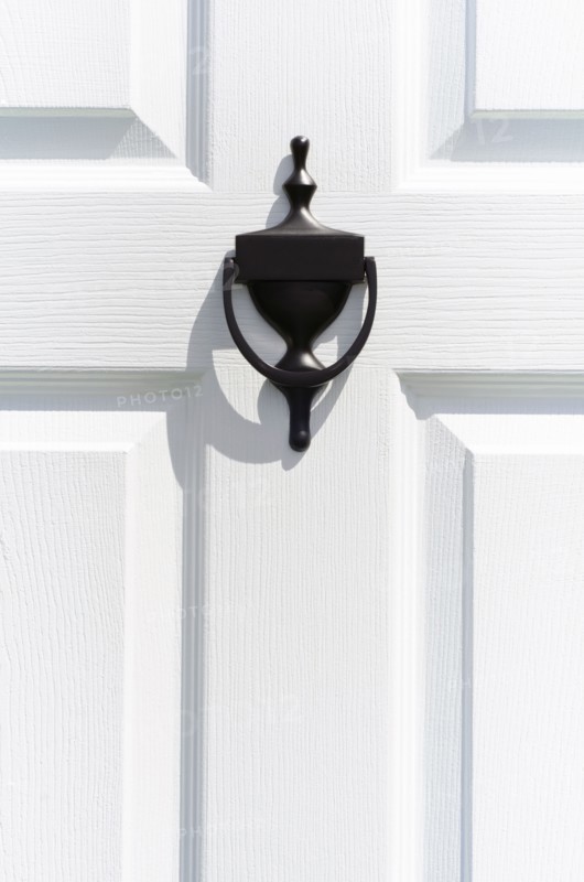 View of door knocker.
Photo : Tetra Images