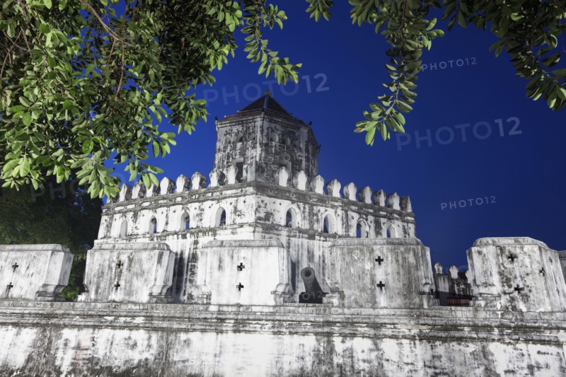 Phra Sumen Fort