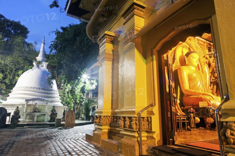 Budda statue in Gangaramaya Temple