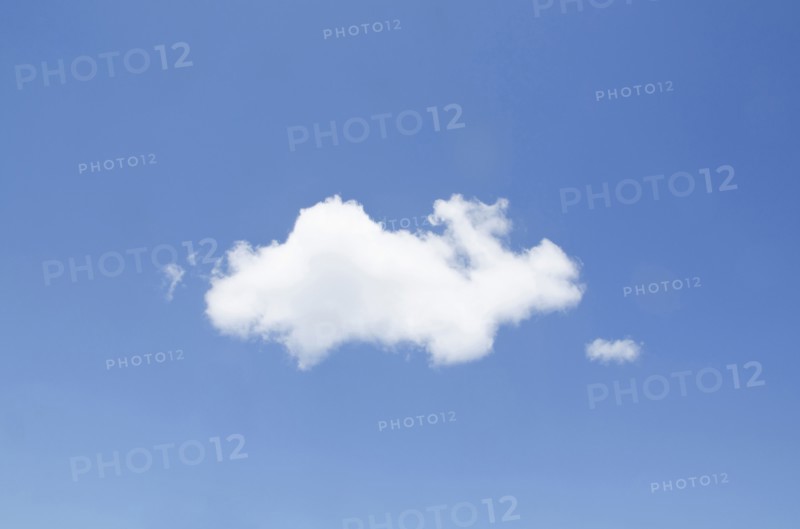 White cumulus cloud in clear blue sky