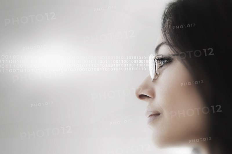 Young woman wearing spectacles.