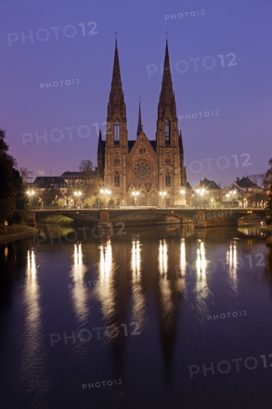 St Paul's church at night