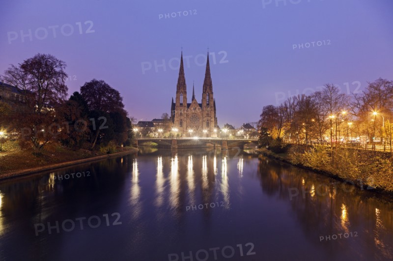 St Paul's church at night