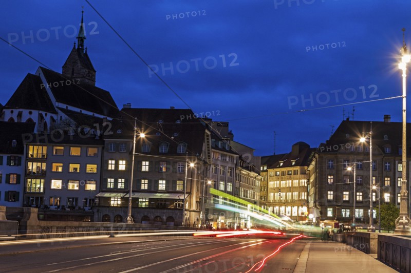 Mittlere Bridge at night