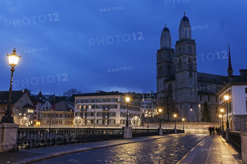 Grossmunster at night