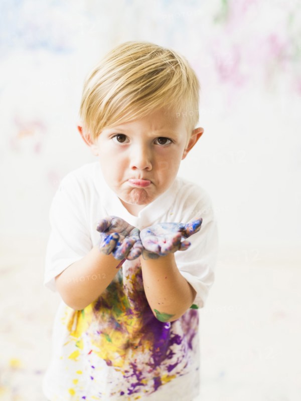 Boy (2-3) showing hands in paint