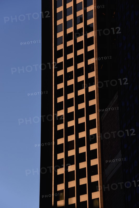 Window pattern in office building