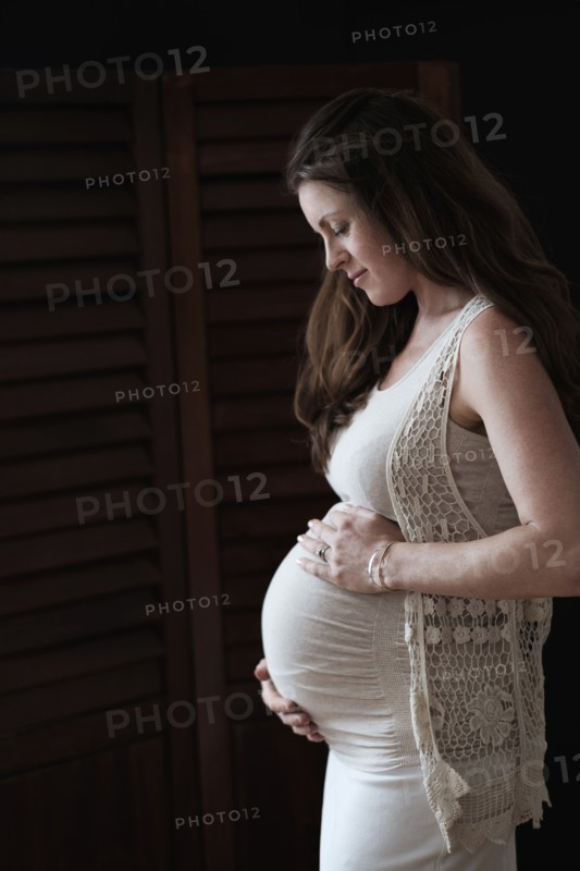 Portrait of pregnant woman.