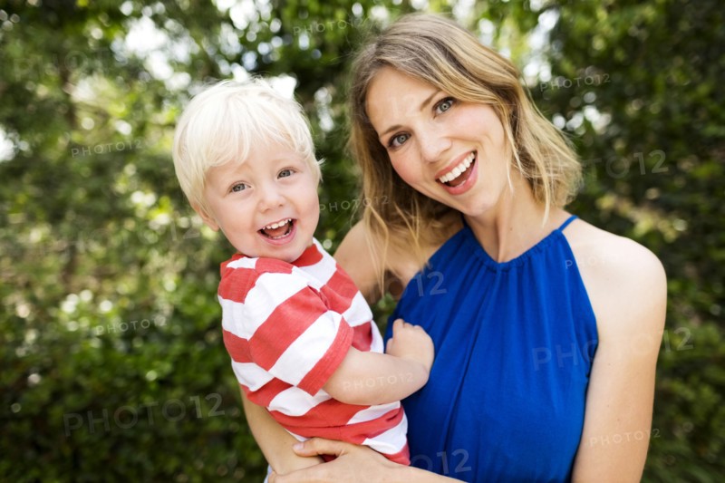 Mother with son (2-3)