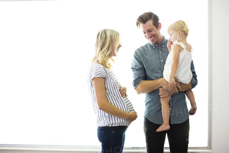 Portrait of family with daughter (2-3)