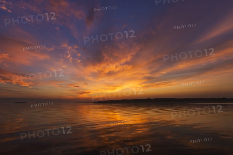 Golden sunrise over sea