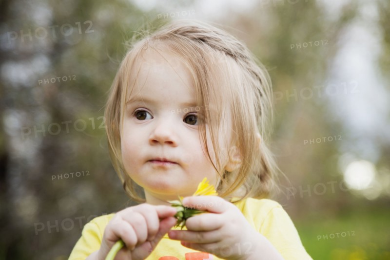 Portrait of girl (2-3) holding flower