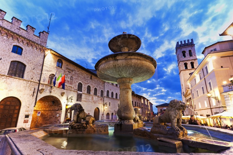 Fountain in Piazza del Comune