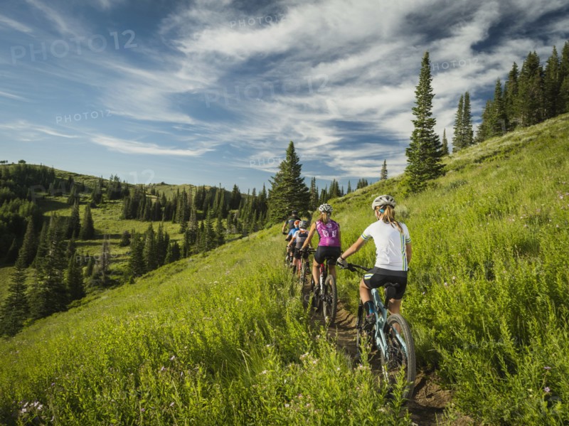 Parents with children (10-11,12-13, 14-15) during bike trip